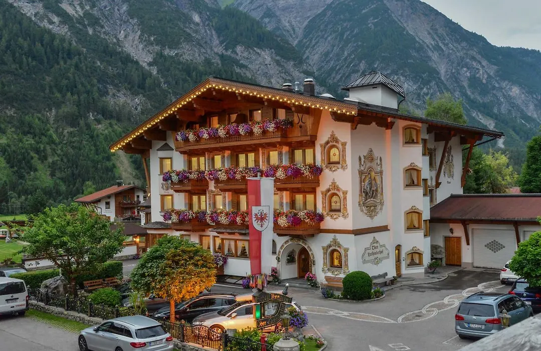 Oberlechtaler Hof Boutique Hotel-1